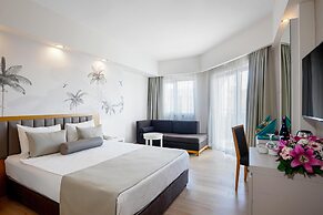 Side Aluna Hotel