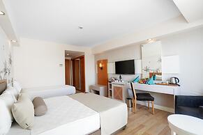 Side Aluna Hotel