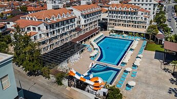 Side Aluna Hotel