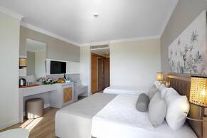 Side Aluna Hotel