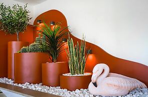 Side Aluna Hotel