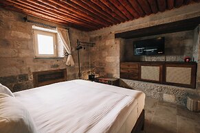 Millstone Cave Suites