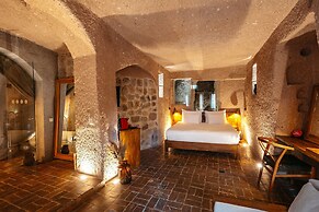 Millstone Cave Suites
