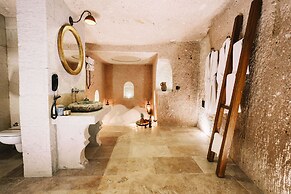 Millstone Cave Suites
