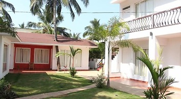 Paparazzi Resort