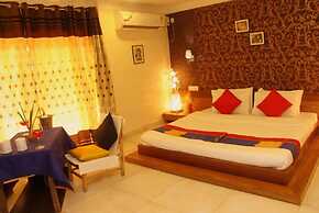 Paparazzi Resort