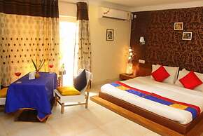 Paparazzi Resort