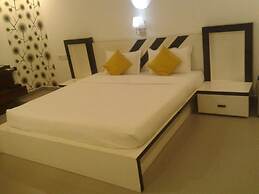 Paparazzi Resort