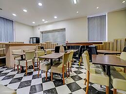 OYO Weaste Hotel
