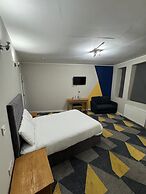 OYO Weaste Hotel