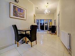 OYO Weaste Hotel