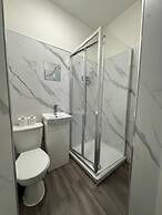 OYO Weaste Hotel