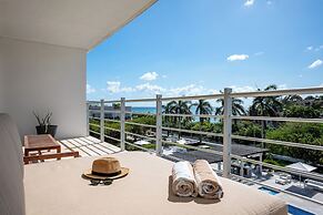 Magia Beachside by Bric