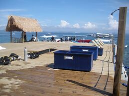El Galleon Beach Resort Asia Divers
