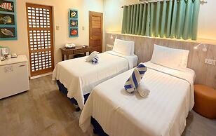 El Galleon Beach Resort Asia Divers