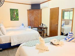 El Galleon Beach Resort Asia Divers
