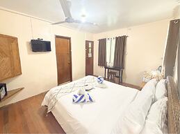 El Galleon Beach Resort Asia Divers