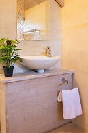 African Violet Guest Suites