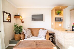 African Violet Guest Suites
