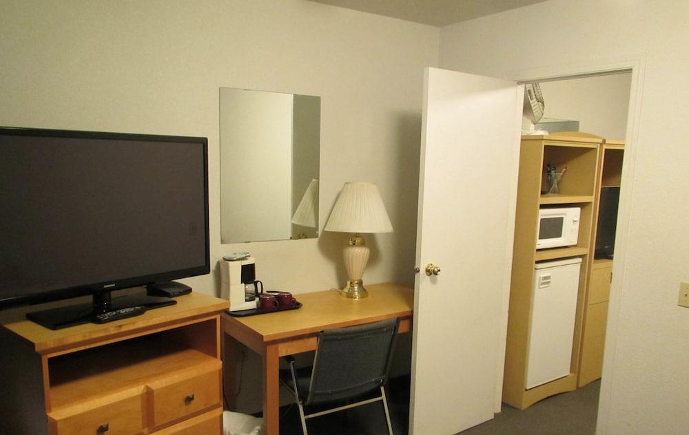 Lazy J Motel