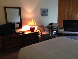 Colonial Bay Motel and Cottages