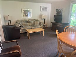 Colonial Bay Motel and Cottages