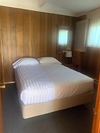 Colonial Bay Motel and Cottages