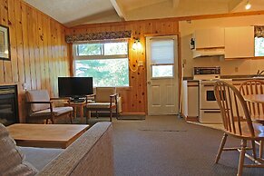 Colonial Bay Motel and Cottages