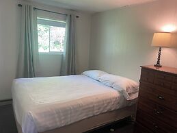 Colonial Bay Motel and Cottages