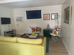 Colonial Bay Motel and Cottages