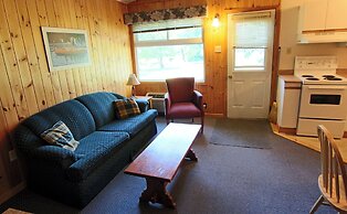 Colonial Bay Motel and Cottages