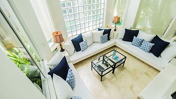 Royal Palms by Bric