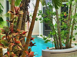Royal Palms by Bric