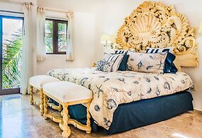 Royal Palms by Bric