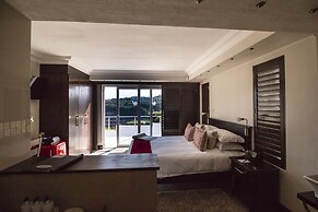 Head over Hills Luxury Retreat