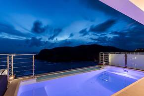 Head over Hills Luxury Retreat