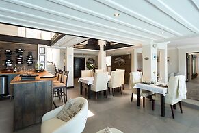 Head over Hills Luxury Retreat