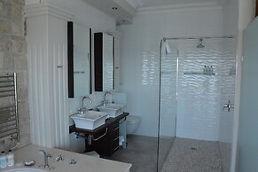 Head over Hills Luxury Retreat
