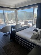 Head over Hills Luxury Retreat