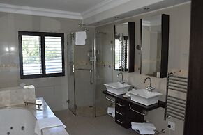 Head over Hills Luxury Retreat