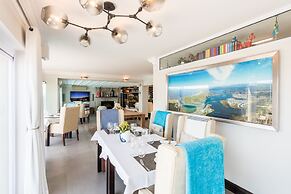 Head over Hills Luxury Retreat
