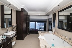 Head over Hills Luxury Retreat