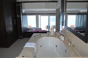 Head over Hills Luxury Retreat