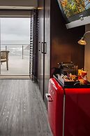 Head over Hills Luxury Retreat