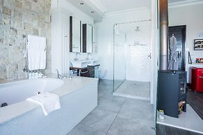 Head over Hills Luxury Retreat