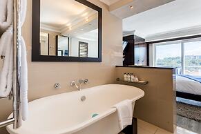 Head over Hills Luxury Retreat