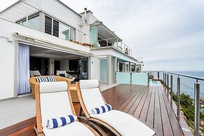 Head over Hills Luxury Retreat