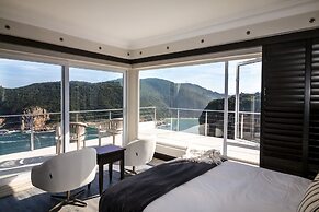 Head over Hills Luxury Retreat