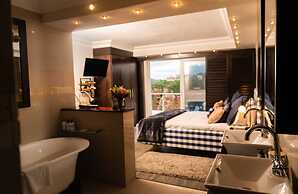 Head over Hills Luxury Retreat