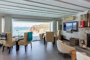 Head over Hills Luxury Retreat
